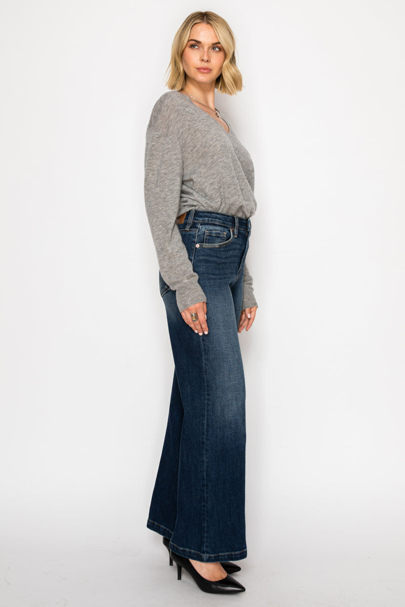 Artemis Vintage | Ultra High Rise Relaxed Flare Jeans