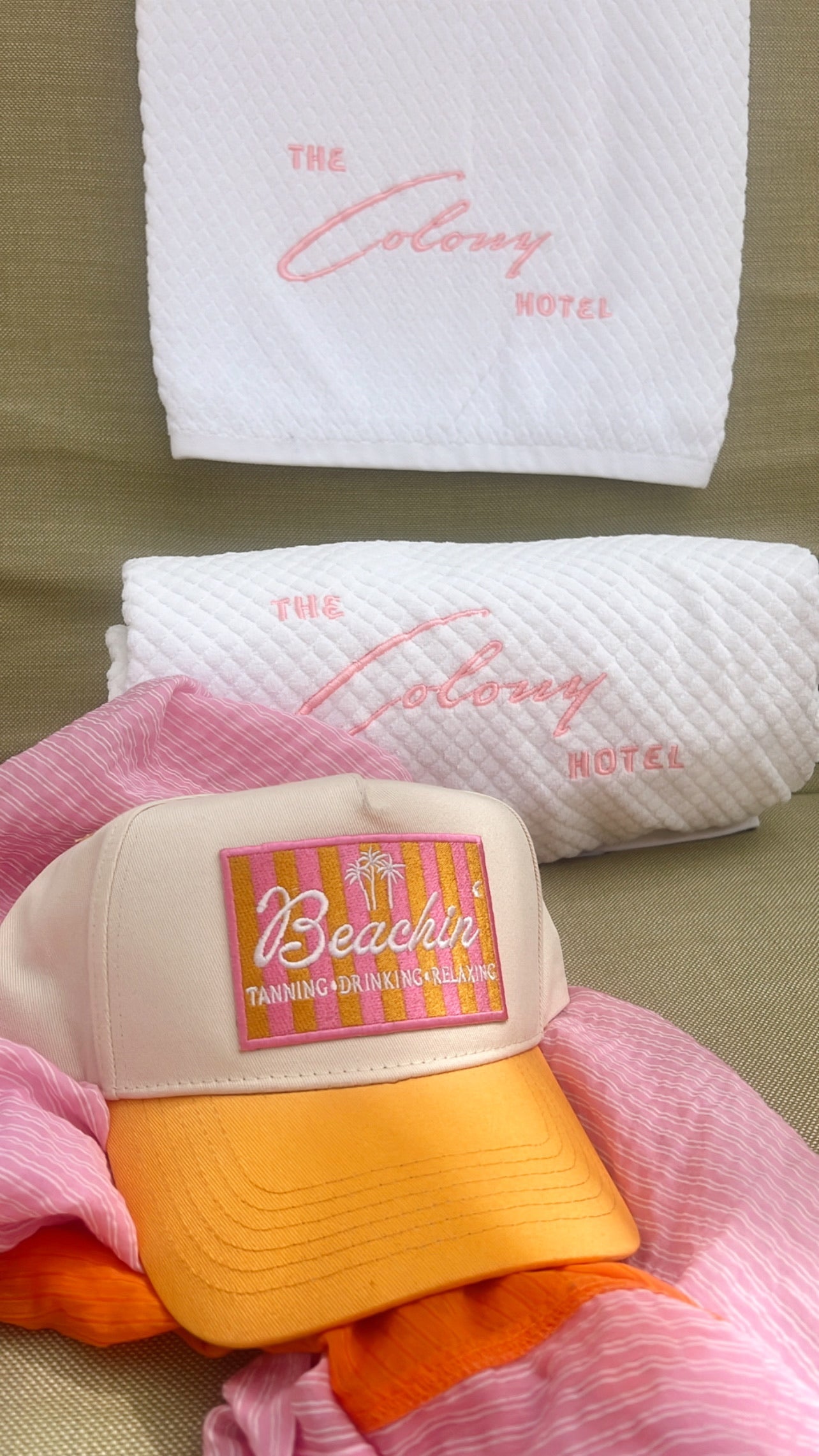 Beachin' - Vintage Trucker Hat